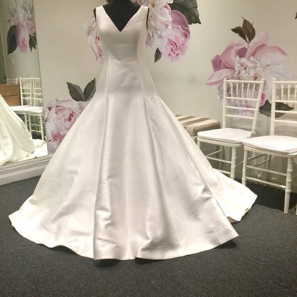 PLUS SIZE SAN PATRICK WEDDING GOWN! - Picture 5 of 8